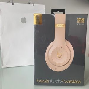 BRAND NEW NEVER USED BEATS